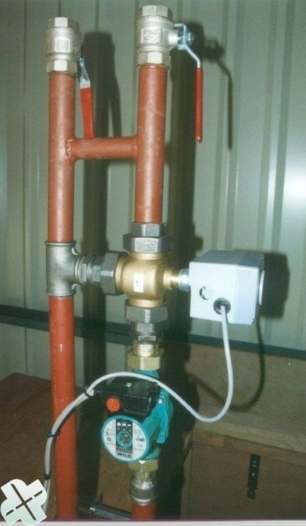 three way mixing valve with pump
