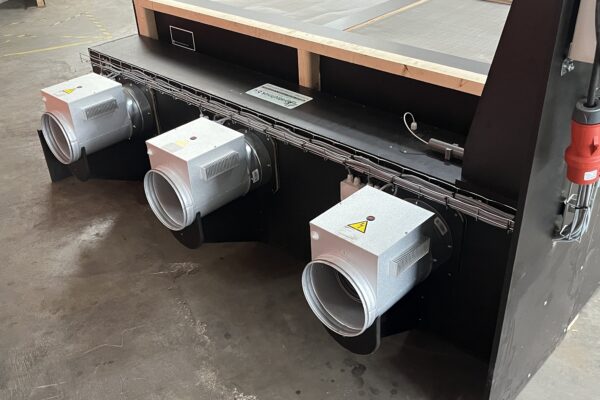 Hogedrukventilatoren met optionele elektrische verwarming.