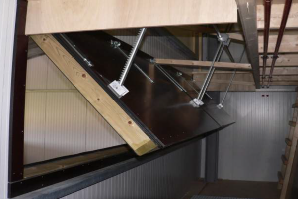 Luik met luikenbediening